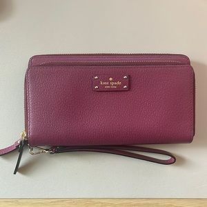 Kate Spade New York Extra Large Wallet Clutch with Removable Wrist Strap